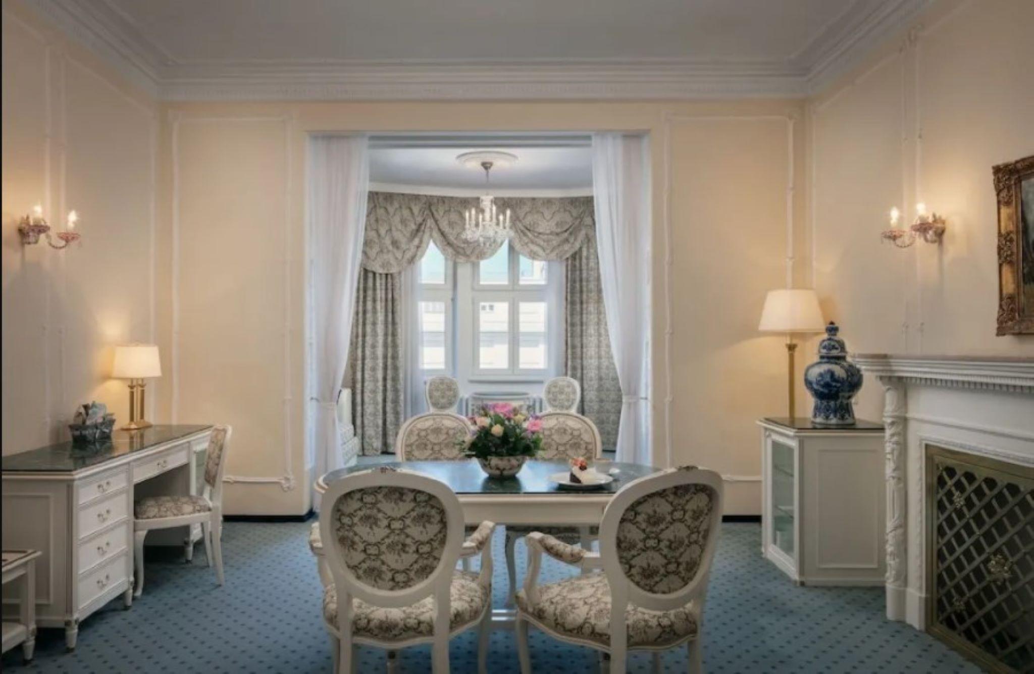 Ambassador Zlata Husa Прага Екстер'єр фото A room at the hotel