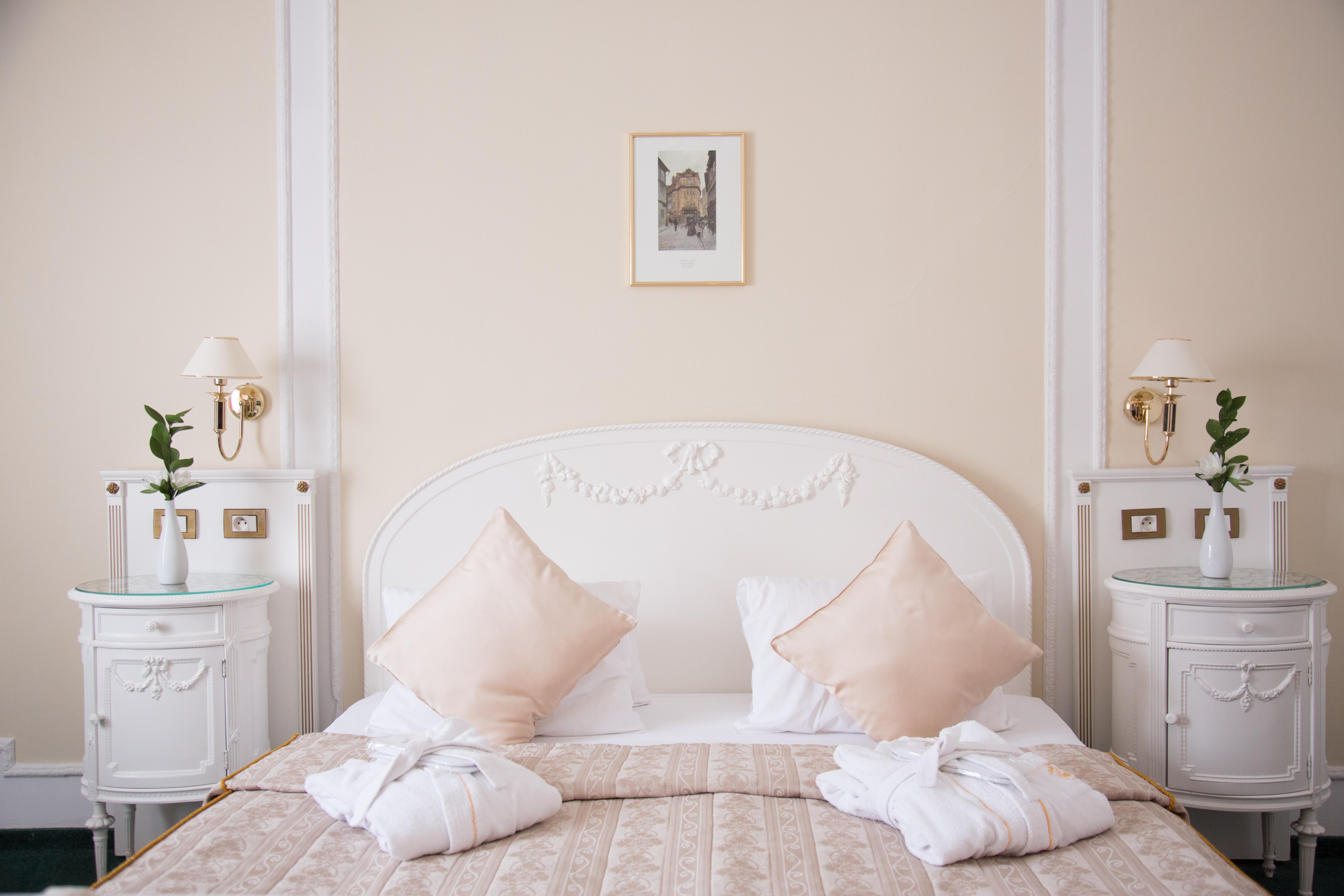 Ambassador Zlata Husa Прага Екстер'єр фото A bedroom at the hotel