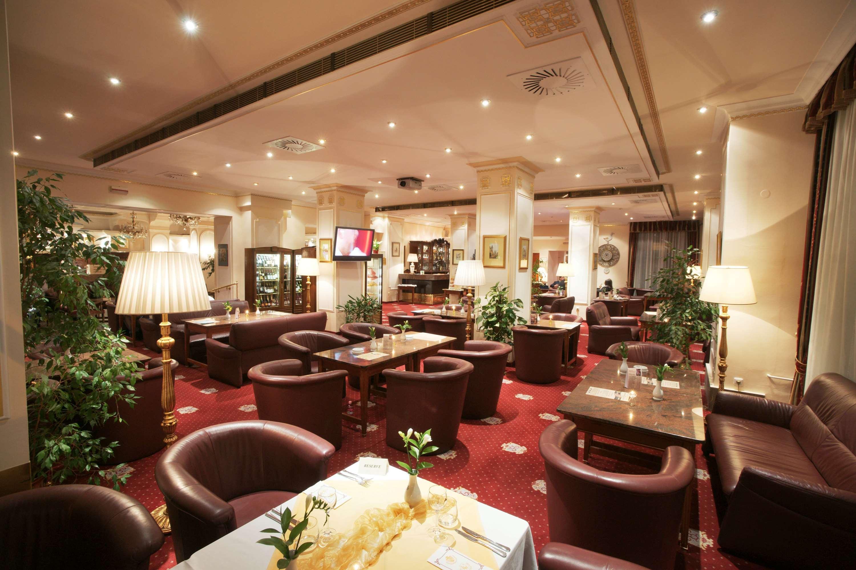 Ambassador Zlata Husa Прага Екстер'єр фото The lounge at the airport
