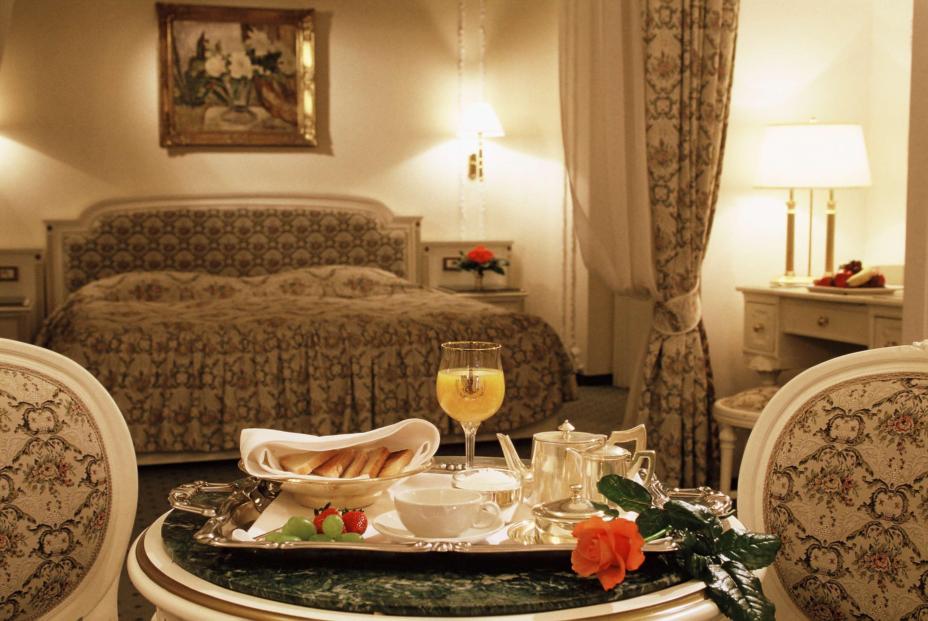 Ambassador Zlata Husa Прага Номер фото A room at the hotel