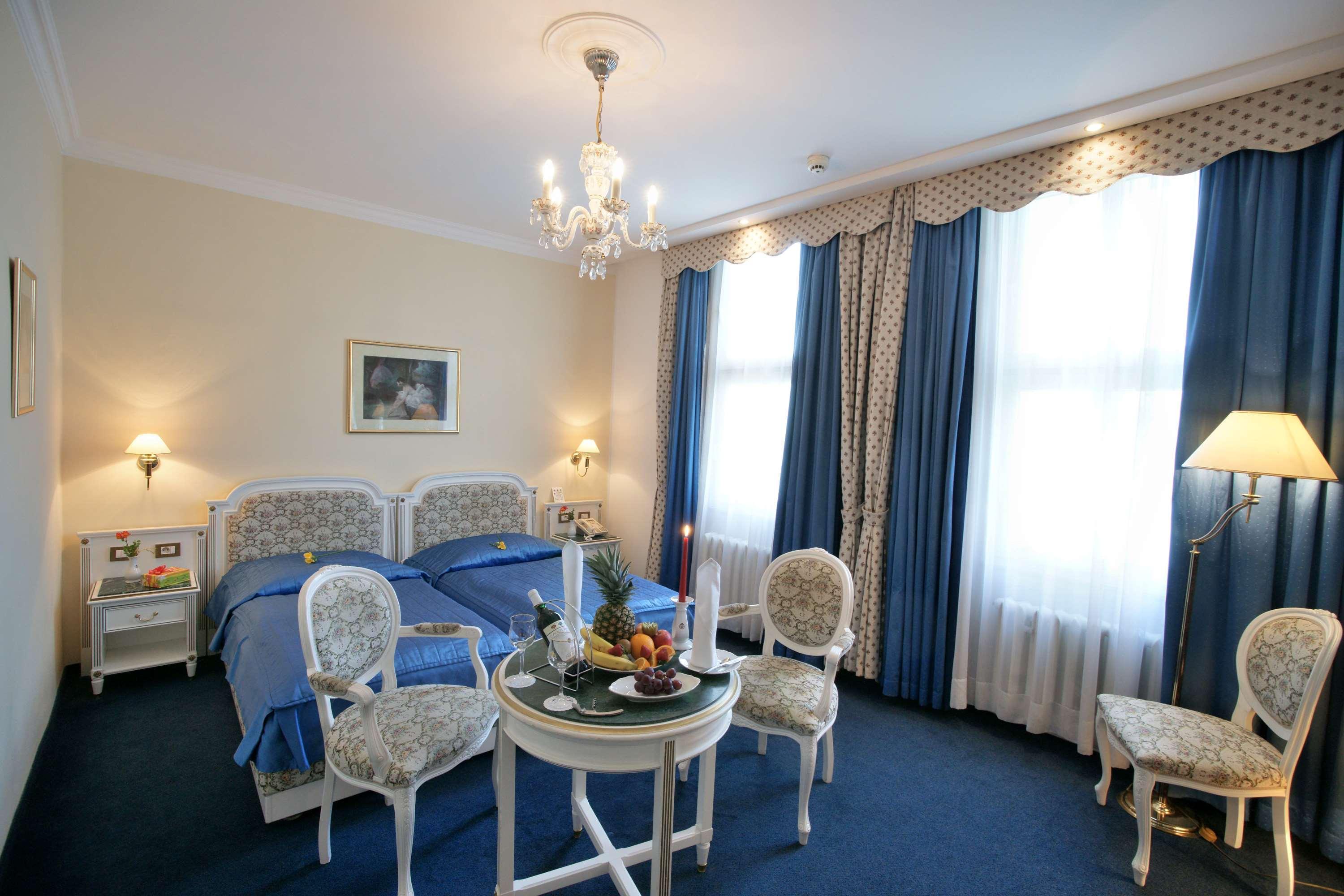 Ambassador Zlata Husa Прага Екстер'єр фото A room at the hotel