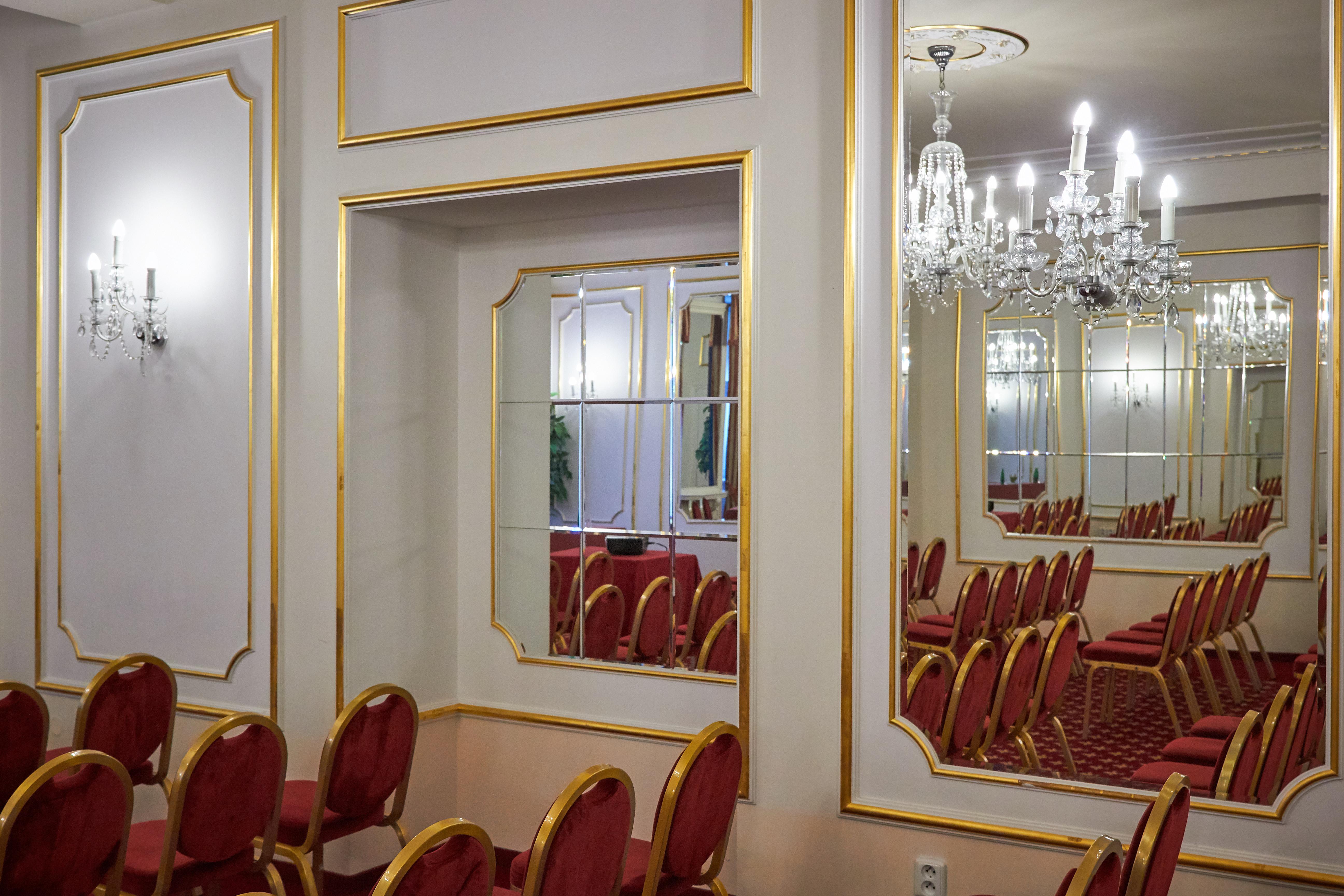 Ambassador Zlata Husa Прага Екстер'єр фото Mirrors in a ballroom