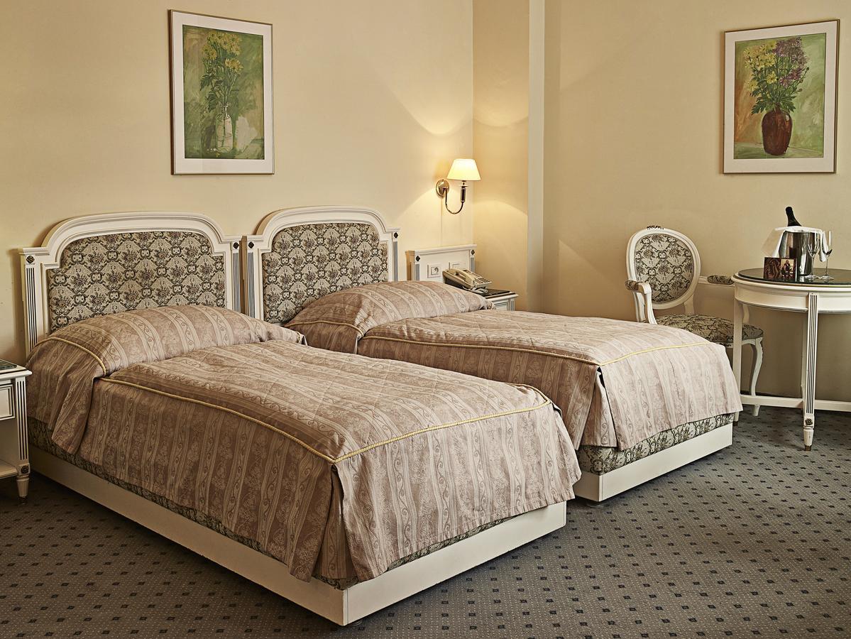 Ambassador Zlata Husa Прага Екстер'єр фото A room at the Grand Hotel