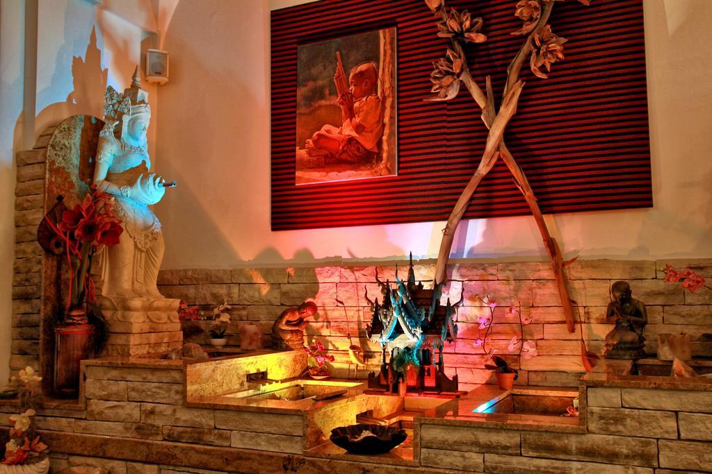Ambassador Zlata Husa Прага Екстер'єр фото A shrine to the Hindu goddess Kali